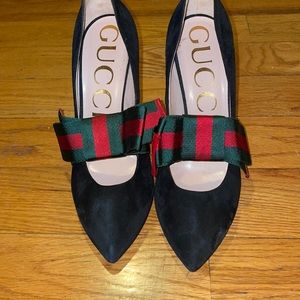 Black suede Gucci pumps